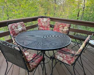 Patio Table with 4 Chairs. 