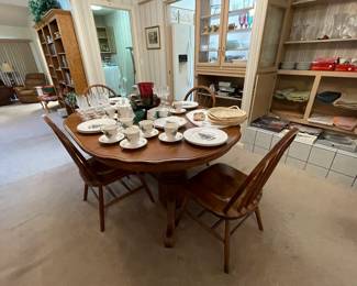 dining table w/4 chairs