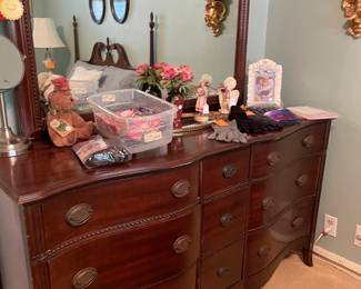 vintage dresser w/mirror