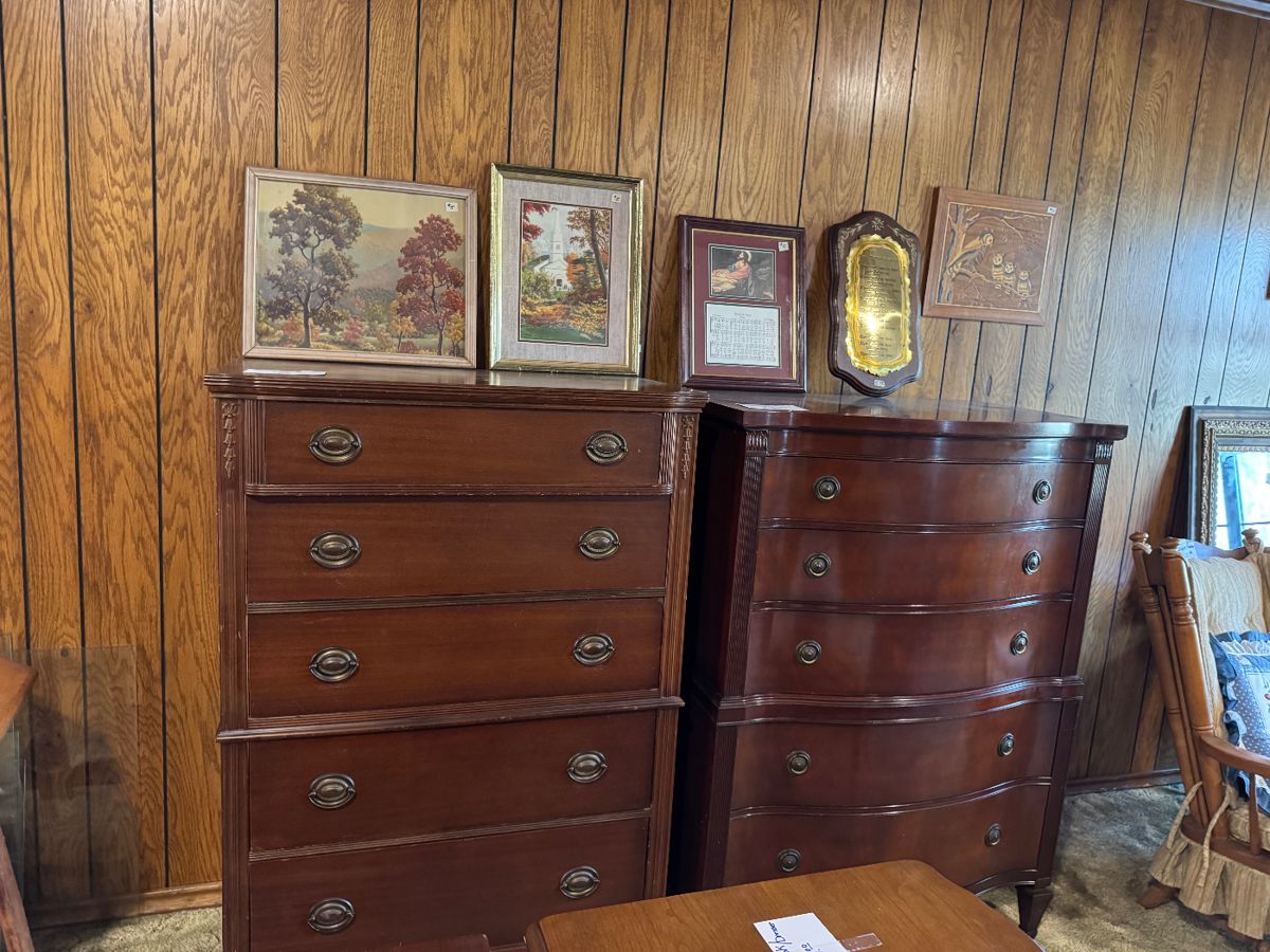 Lloyd Estate Sale With Antiques in Texarkana, TX starts on 3/21/2025