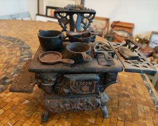 Antique american miniature cast iron stove by Crescent (salesman sample)