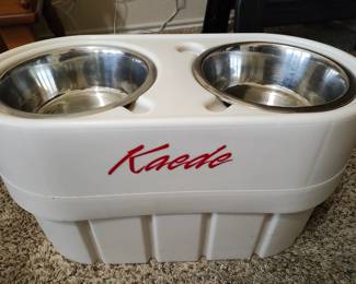 Dog bowl elevated feeder