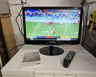 11 Samsung22LCDTVMonitorWithStand