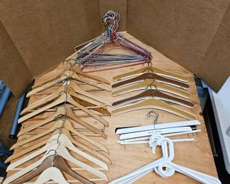 89 HangersGalore