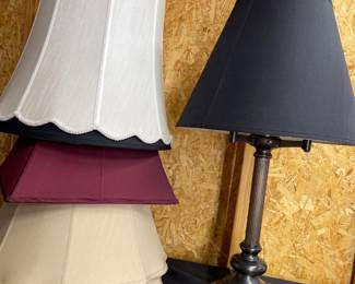 105 4LightOilRubbedBronzeLampwith5AdditionalShades