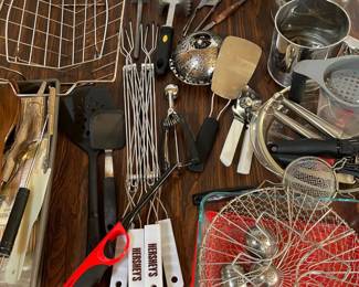 98 LargeKitchenAssortment