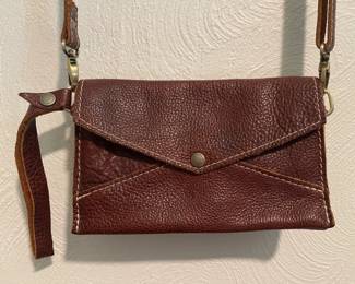 50 PortlandLeatherGroupNutmegEnvelopeCrossbodyWristlet