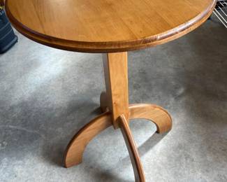 131 RoundWoodSideTable