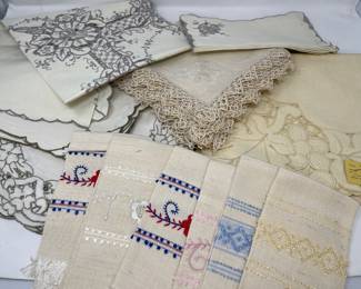 125 BringBacktheFineTableLinens42PiecesExcellentCondition