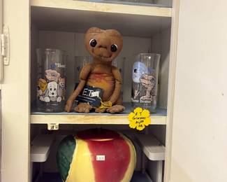 Vintage apple cookie jar & ET glasses