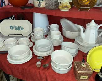 White breakfast ware set