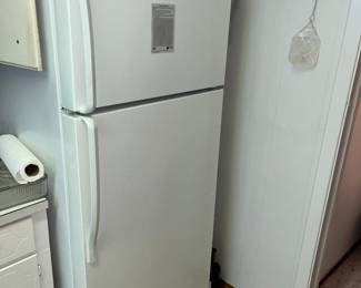 Whirlpool 2-door fridge w/ icemaker