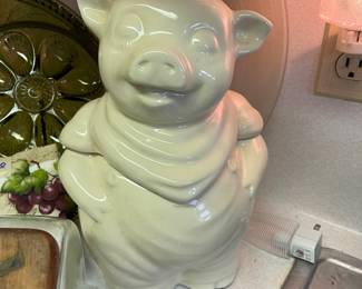 SHAWNEE POTTERY "Smiley Pig" cookie jar!