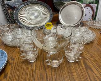 Clear punch bowl 