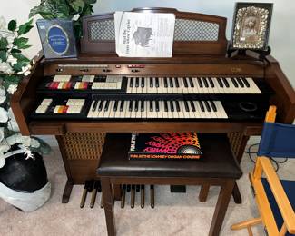 Outstanding Conn "Deluxe Caprice" organ w/ bench 
