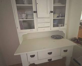 Cool White Wooden Cabinet 