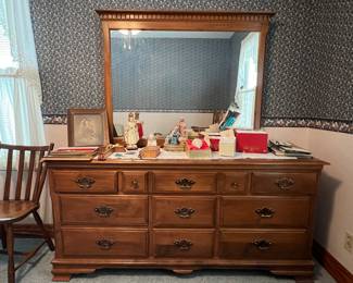 Heywood-Wakefield American Colonial (Publick House Collection) Dresser with Vanity