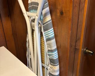 Ironing board 