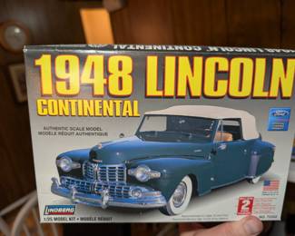 Lindberg 72322 1/25 Scale 1948 Lincoln Continental Convertible Car Model Kit