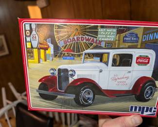 MPC 902 Coca-Cola '32 Ford Sedan Delivery model kit