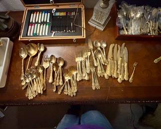 "Gold" Flatware set 1
