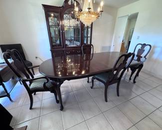 Ethan Allen Table & 4 Chairs w/ Table Pad
