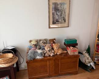 Bedroom
Trunk, stuffed toys, cd player