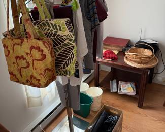 Bedroom
Clothing