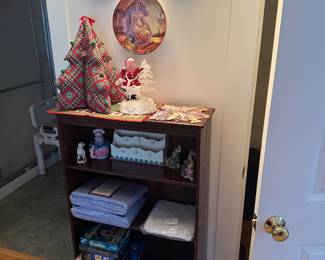 Bedroom
Bookcase, miscellaneous