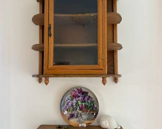 Dining Room
Wall cabinet, wall shelf