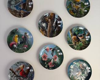 Dining Room
Bird collectors plates-numbers correspond to boxes