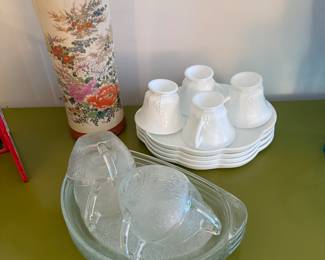 Living Room
Luncheon sets
