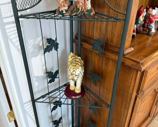 Kitchen
Corner shelf, tiger figurines