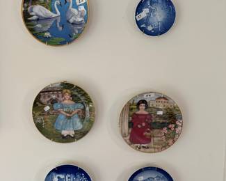 Dining Room
Collectors plates-numbers correspond to boxes, not the price!