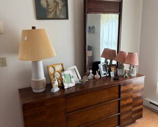 Bedroom
Flame walnut MCM dresser w/ mirror
Another MARTZ MCM pottery lamp (3 total)