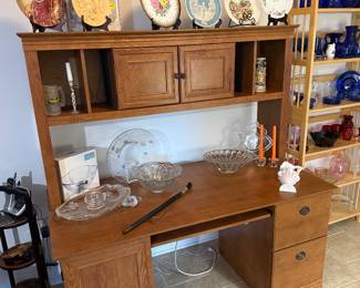 Living Room
Desk with arm chair, collectors plates, glassware