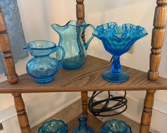 Living Room
Teal glassware pitchers, dishes