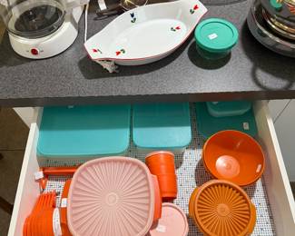 Kitchen
Tupperware
