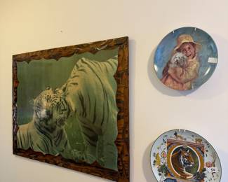 Entryway
Tiger picture, plates