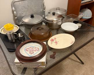 Laundry Room
Patio Table, cookware, plates