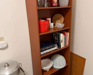 Laundry Room
Bookcase, books, vases, kitchen items