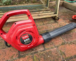 leaf blower