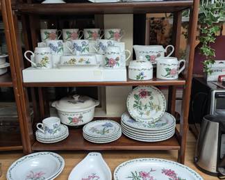 International Tableworks Terrace Blossoms