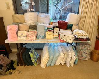 Linens, Pillows