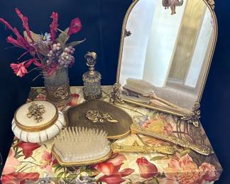 SH035Vintage Elegance