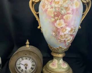 SH038Vintage Vase And Decorative Clock