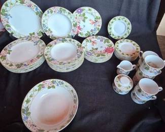 VB017Mikasa Floral Brocade