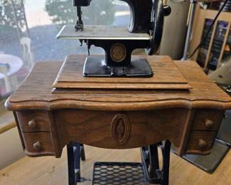 SH047Childrens singer sewing machine play set