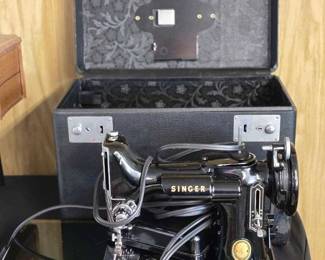 SH045VVintage Singer Machine