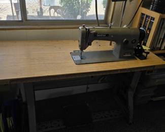 SH041Commercial brother sewing machine and table